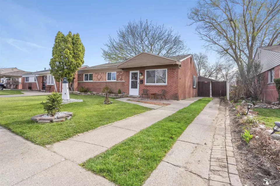 15701 Kennebec, Southgate, MI 48195 23 Photos Movoto