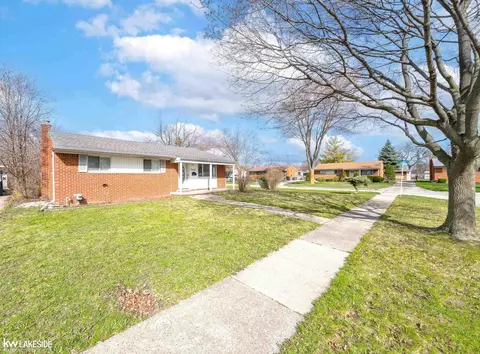 2006 Parliament, Sterling Heights, MI 48310