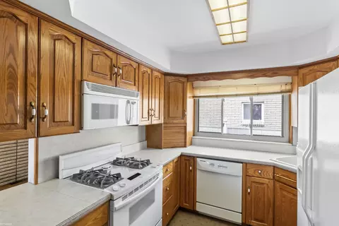 Kitchen - 30211 Freda, Warren, MI 48093 photo 3 of 5
