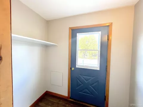 Entry Way - 1800 Cindy, Ishpeming, MI 49849 photo 2 of 7