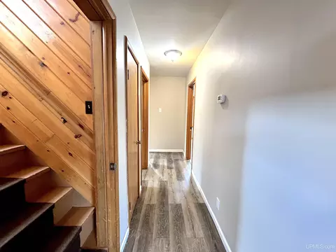 Entry Way - 1800 Cindy, Ishpeming, MI 49849 photo 4 of 7