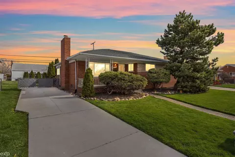 27362 E Crestmont, Roseville, MI 48066