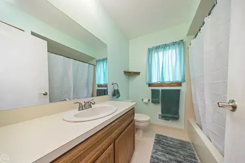 Bath - 46765 Peach Grv, Macomb, MI 48044 photo 3 of 3