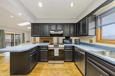 Kitchen - 46765 Peach Grv, Macomb, MI 48044 photo 3 of 3
