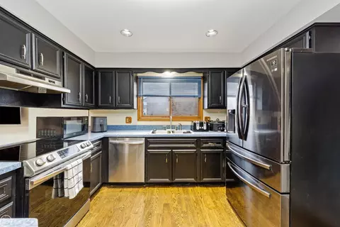 Kitchen - 46765 Peach Grv, Macomb, MI 48044 photo 2 of 3