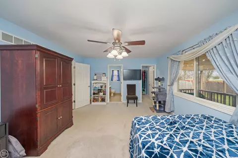 Bedroom - 46765 Peach Grv, Macomb, MI 48044 photo 5 of 9