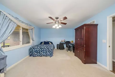 Bedroom - 46765 Peach Grv, Macomb, MI 48044 photo 4 of 9