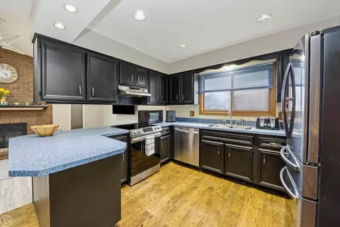 Kitchen - 46765 Peach Grv, Macomb, MI 48044 photo 1 of 3