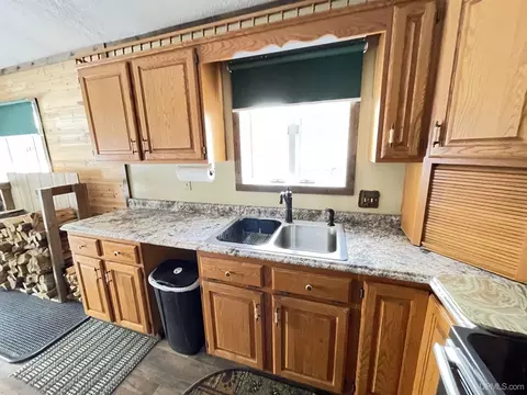 Kitchen - 615 North Cp, Ishpeming, MI 49849 photo 2 of 3