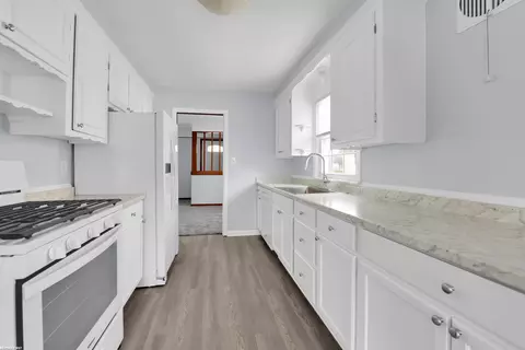 Kitchen - 1635 Aline, Grosse Pointe Woods, MI 48236 photo 2 of 2