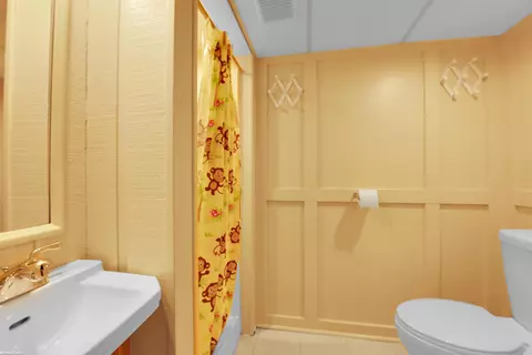 Bath - 1635 Aline, Grosse Pointe Woods, MI 48236 photo 2 of 2
