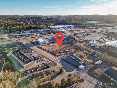 3166 Us 41 W, Marquette, MI 49855