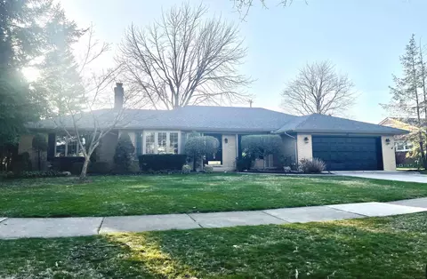 565 Ballantyne, Grosse Pointe Shores, MI 48230