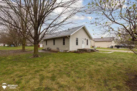 Exterior - 7449 E Coldwater, Davison, MI 48423 photo 2 of 11