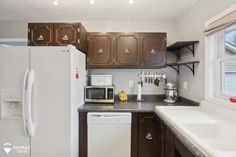 Kitchen - 7449 E Coldwater, Davison, MI 48423 photo 4 of 6