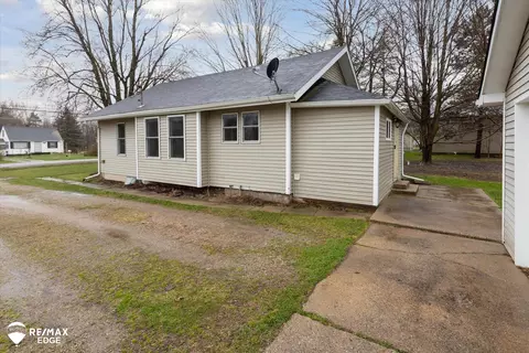 Exterior - 7449 E Coldwater, Davison, MI 48423 photo 9 of 11