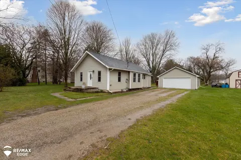 Exterior - 7449 E Coldwater, Davison, MI 48423 photo 4 of 11