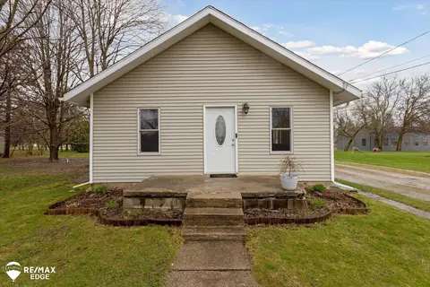Exterior - 7449 E Coldwater, Davison, MI 48423 photo 5 of 11