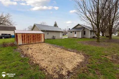 Exterior - 7449 E Coldwater, Davison, MI 48423 photo 7 of 11