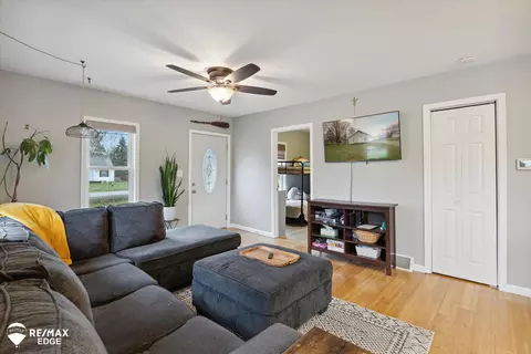Living - 7449 E Coldwater, Davison, MI 48423 photo 3 of 3