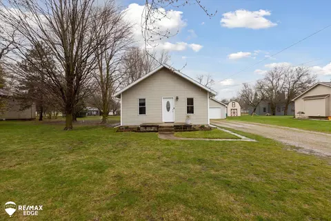 Exterior - 7449 E Coldwater, Davison, MI 48423 photo 3 of 11