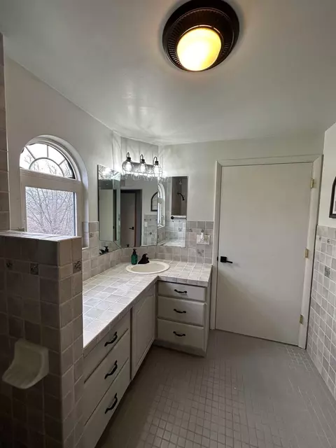Bath - 4142 Gedney Rd, Gladwin, MI 48624 photo 2 of 6