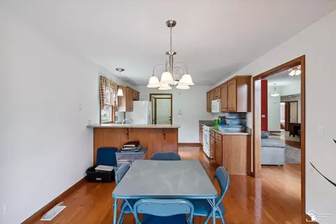 Dining - 2163 Delaware, Temperance, MI 48182 photo 5 of 5