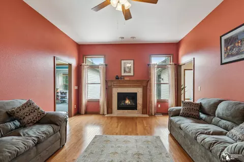 Living - 2163 Delaware, Temperance, MI 48182 photo 2 of 5