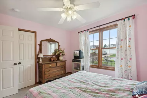 Bedroom - 2163 Delaware, Temperance, MI 48182 photo 2 of 7