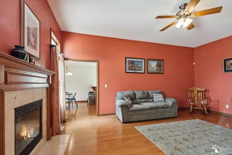 Living - 2163 Delaware, Temperance, MI 48182 photo 3 of 5