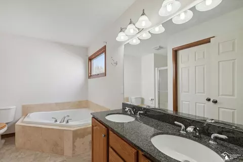 Bath - 2163 Delaware, Temperance, MI 48182 photo 2 of 5