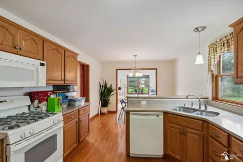 Kitchen - 2163 Delaware, Temperance, MI 48182 photo 5 of 5