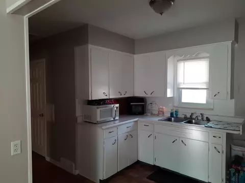 Kitchen - 620 Simcoe, Flint, MI 48507 photo 2 of 2