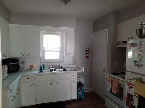 Kitchen - 620 Simcoe, Flint, MI 48507 photo 1 of 2