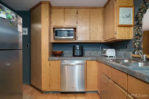 Kitchen - 30385 Co Rd 581, Ishpeming, MI 49849 photo 4 of 5