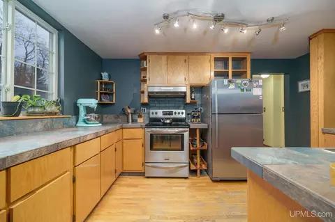 Kitchen - 30385 Co Rd 581, Ishpeming, MI 49849 photo 2 of 5