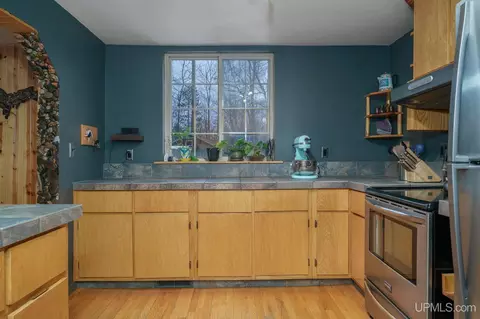 Kitchen - 30385 Co Rd 581, Ishpeming, MI 49849 photo 5 of 5