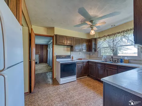 Kitchen - 5400 Rea, Dundee, MI 48131 photo 2 of 3