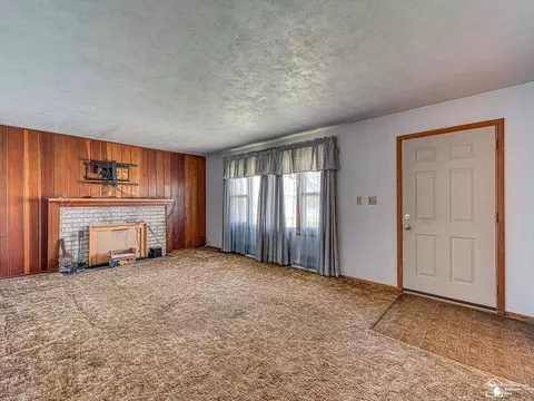Living - 5400 Rea, Dundee, MI 48131 photo 1 of 2