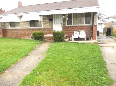 28349 Groveland, Roseville, MI 48066
