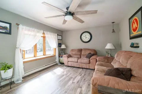 Living - 18 Twin Pnes, Ishpeming, MI 49849 photo 2 of 4