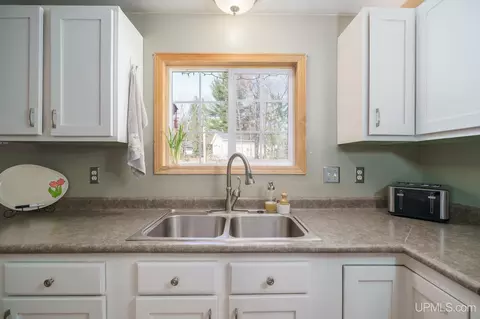 Kitchen - 18 Twin Pnes, Ishpeming, MI 49849 photo 2 of 4
