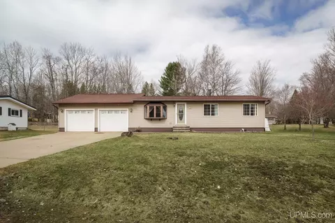 18 Twin Pnes, Ishpeming, MI 49849