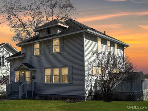 733 Woodward, Kingsford, MI 49802