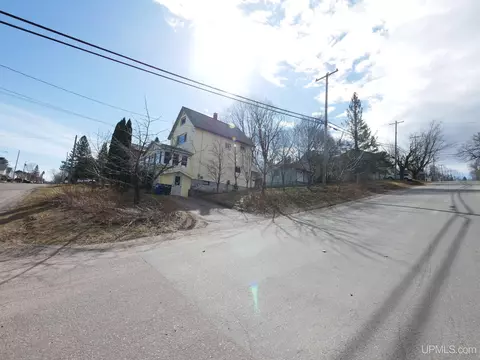 609 W Edwards, Houghton, MI 49931