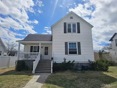 709 Oak, Manistique, MI 49854