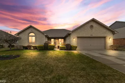 15773 Camden, Macomb, MI 48042