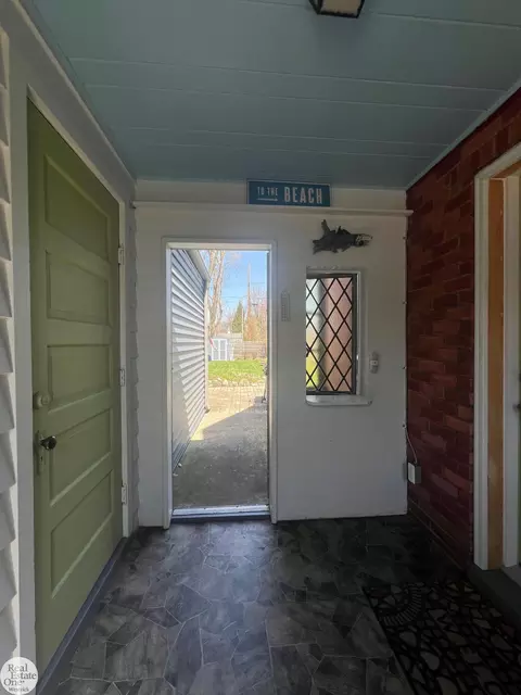 Entry Way - 622 Brown, Saint Clair, MI 48079 photo 10 of 13