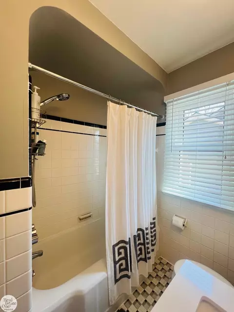 Bath - 622 Brown, Saint Clair, MI 48079 photo 2 of 8