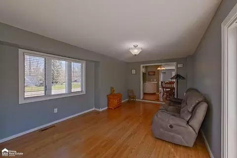 Living - 2022 Kent, Davison, MI 48423 photo 3 of 3